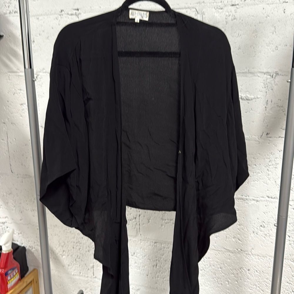 -XIX Palms - Black Oversized Wrap Crop Top - Large Tie White Crop Top